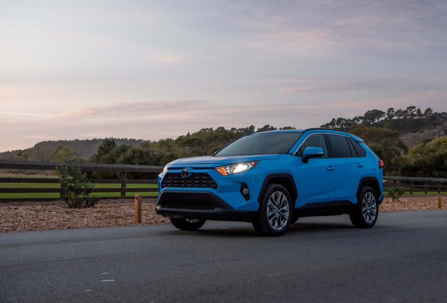  Toyota RAV4 XLE AWD 2018 года  (NA) (фото 15 из 34)